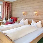 Gaestehaus Gruenaeugl Am Konukevi